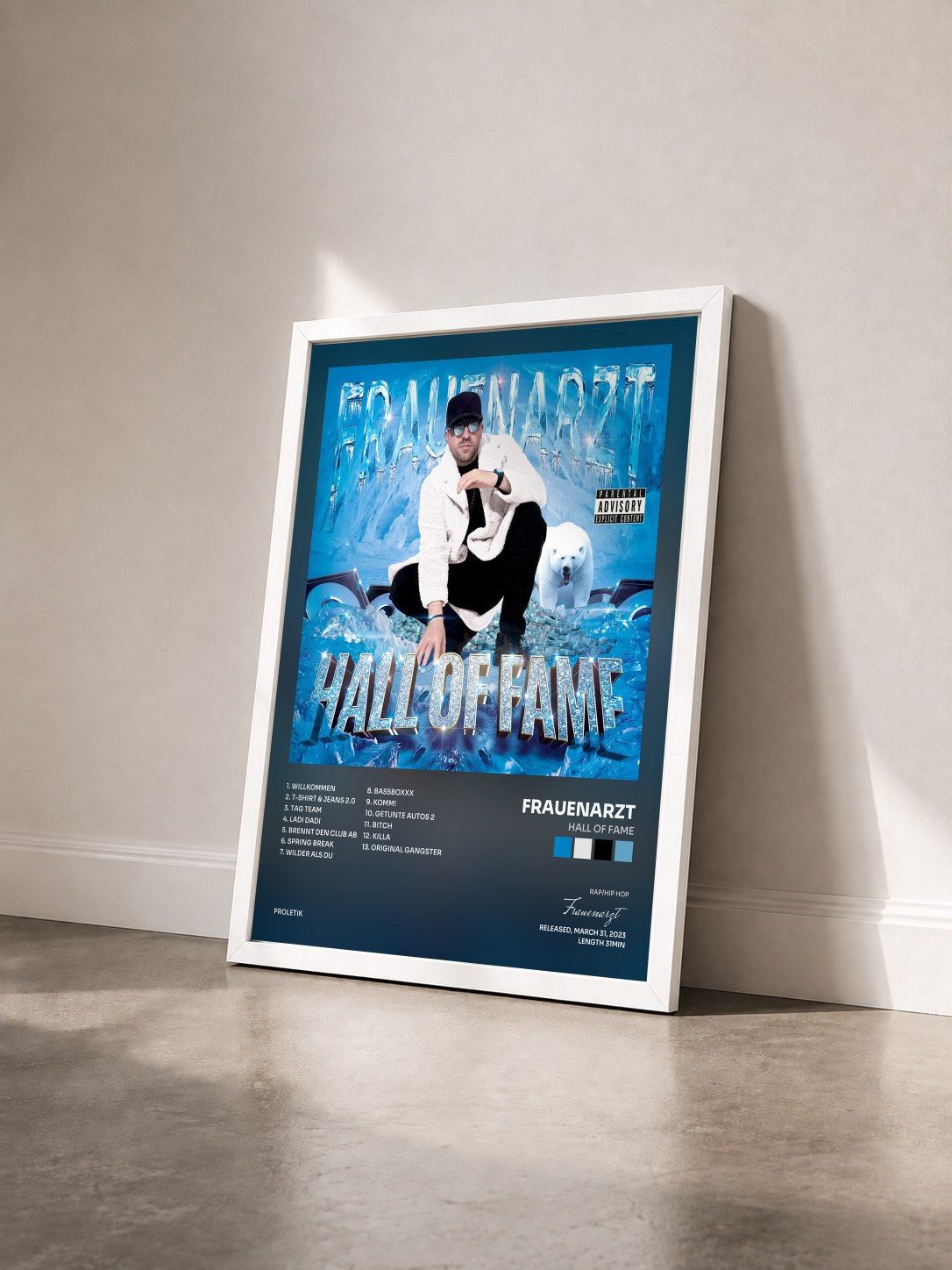 #blanc Tableau de l'album Hall of Fame de Frauenarzt vu de trois quarts, cadre blanc