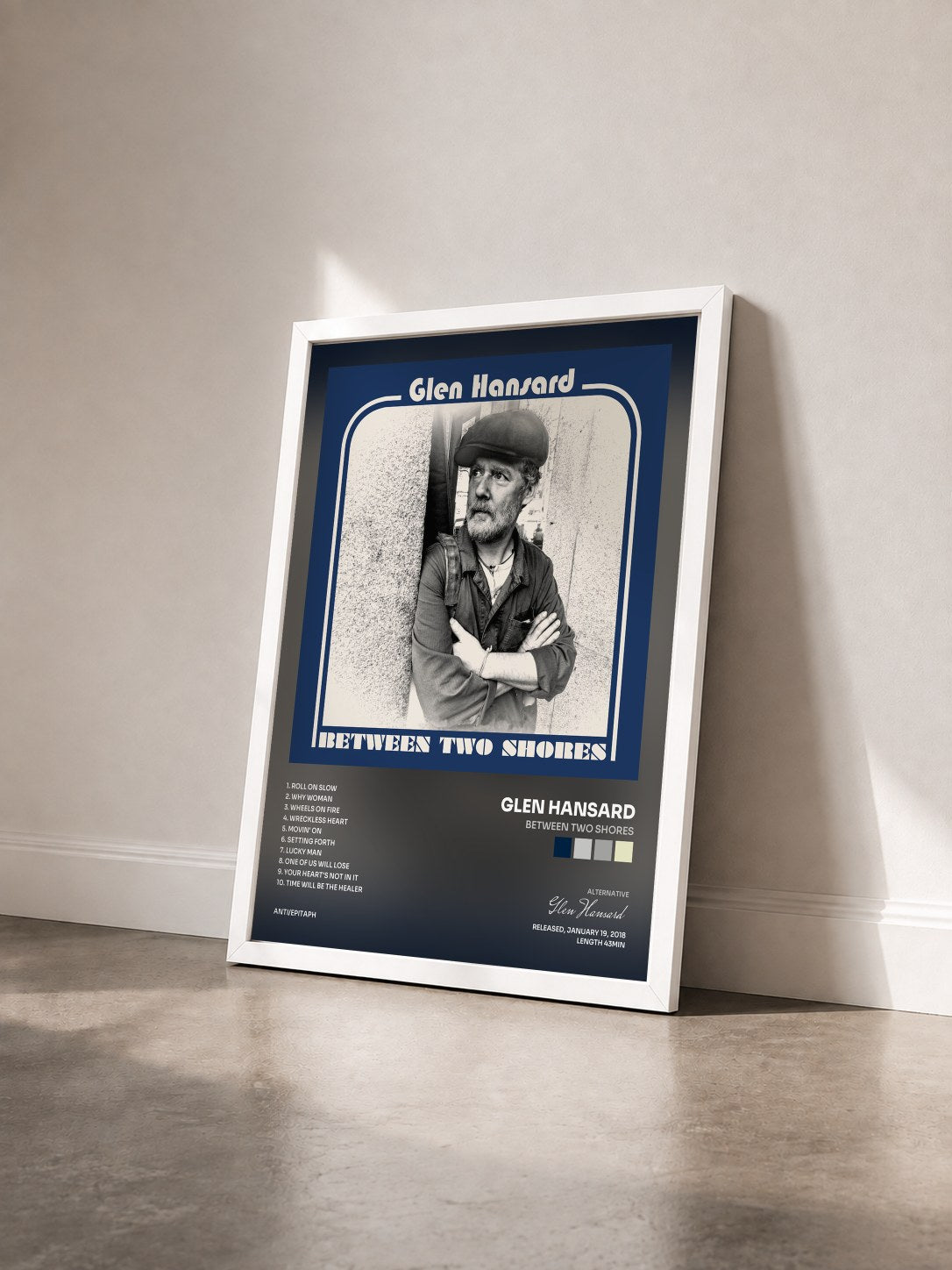 #blanc Tableau de l'album Between Two Shores de Glen Hansard vu de trois quarts, cadre blanc