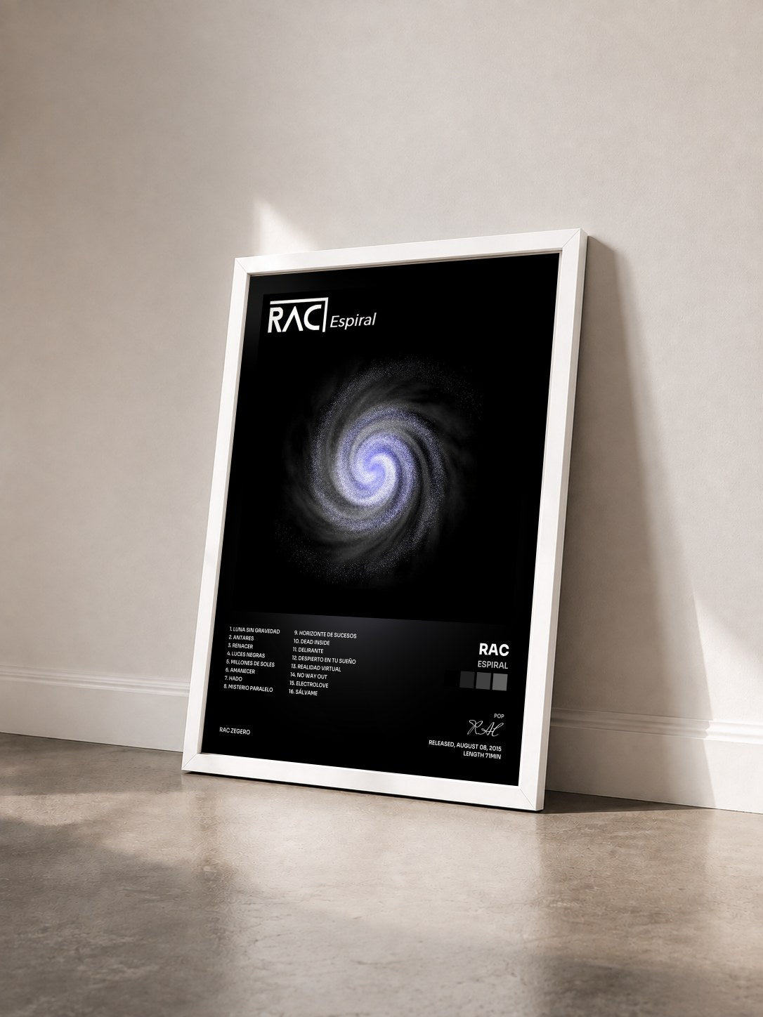 #blanc Tableau de l'album Espiral de RAC vu de trois quarts, cadre blanc