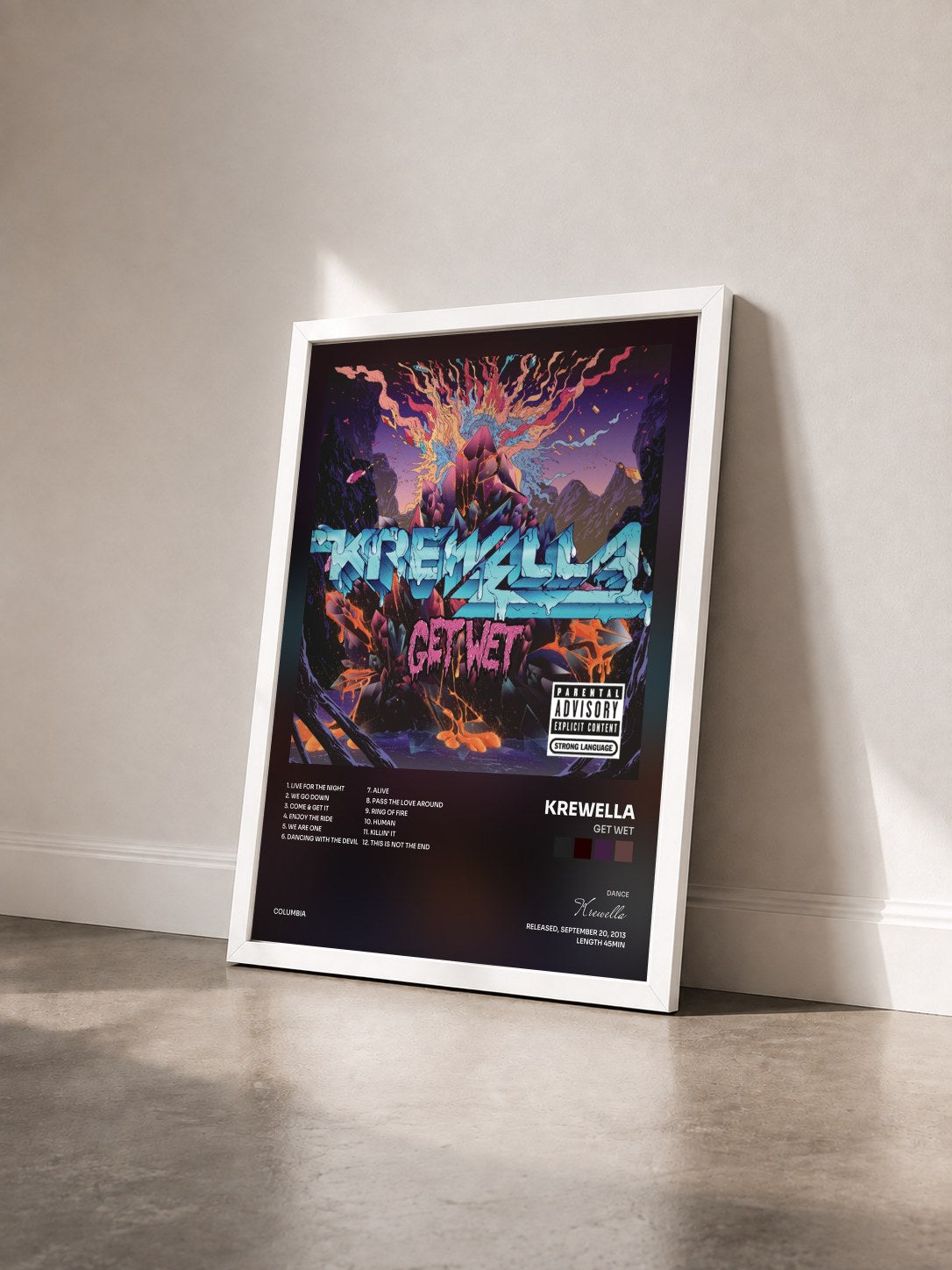 #blanc Tableau de l'album Get Wet de Krewella vu de trois quarts, cadre blanc