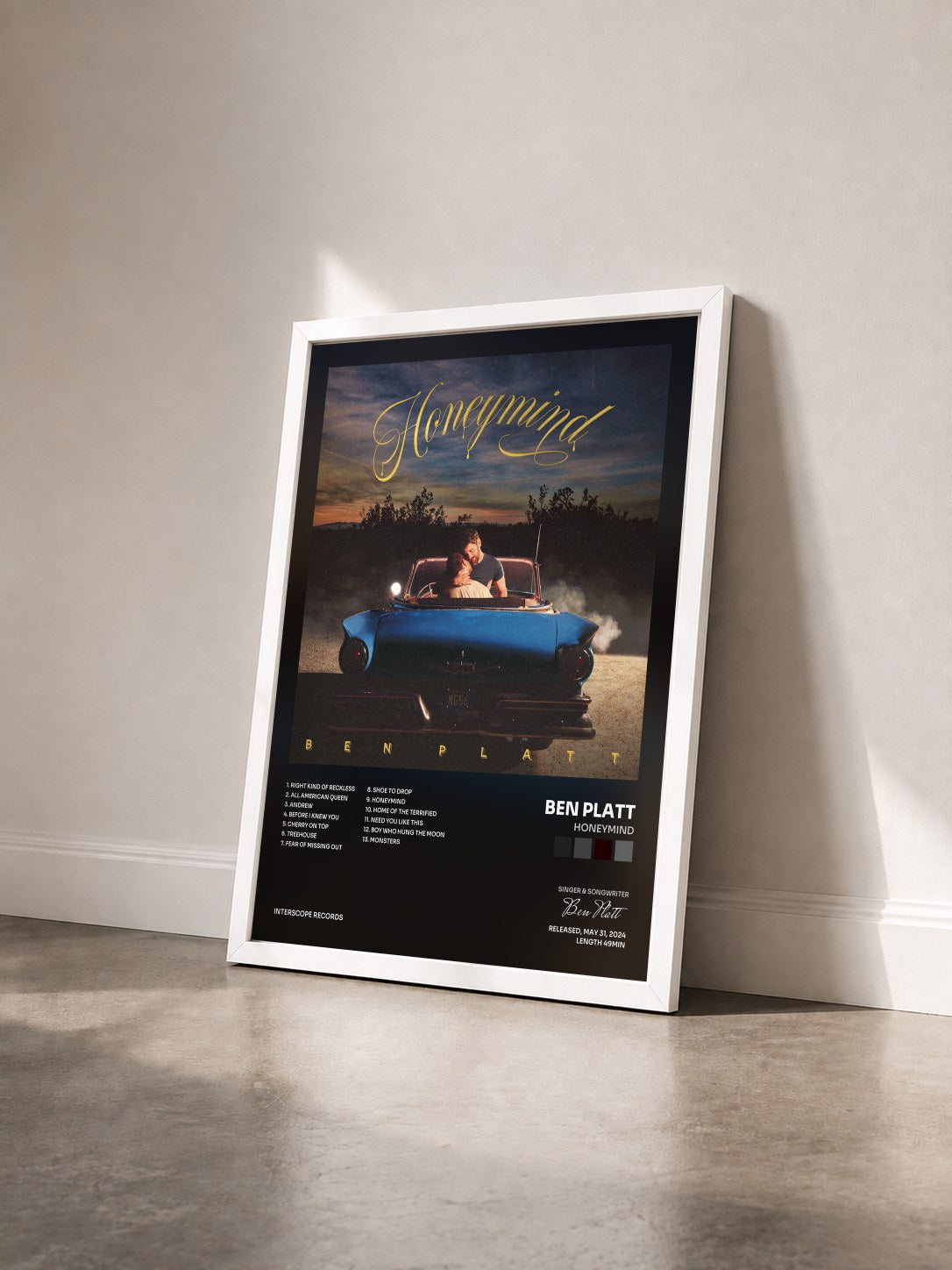 #blanc Tableau de l'album Honeymind de Ben Platt vu de trois quarts, cadre blanc