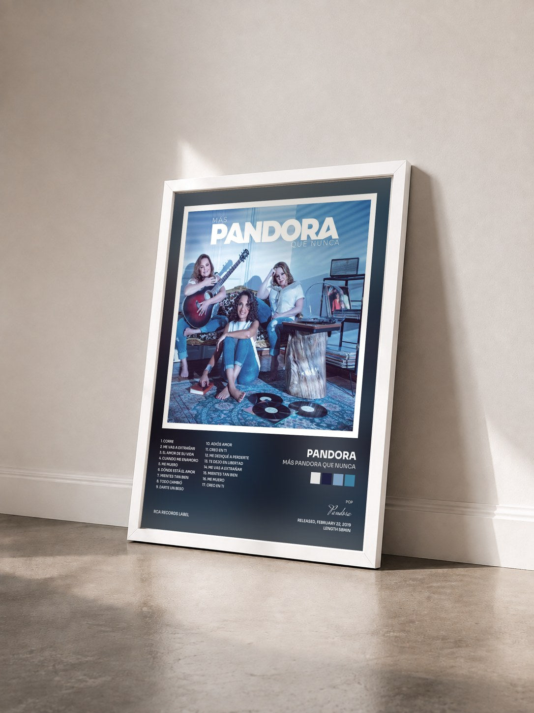 #blanc Tableau de l'album Más Pandora Que Nunca de Pandora vu de trois quarts, cadre blanc