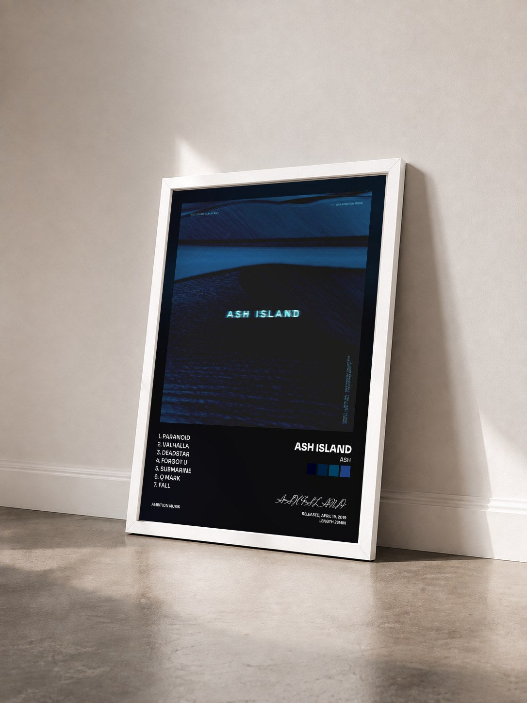 #blanc Tableau de l'album Ash de ASH ISLAND vu de trois quarts, cadre blanc