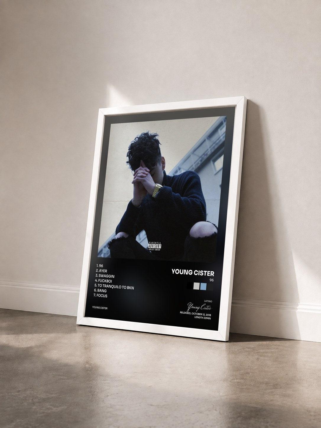 #blanc Tableau de l'album 96 de Young Cister vu de trois quarts, cadre blanc