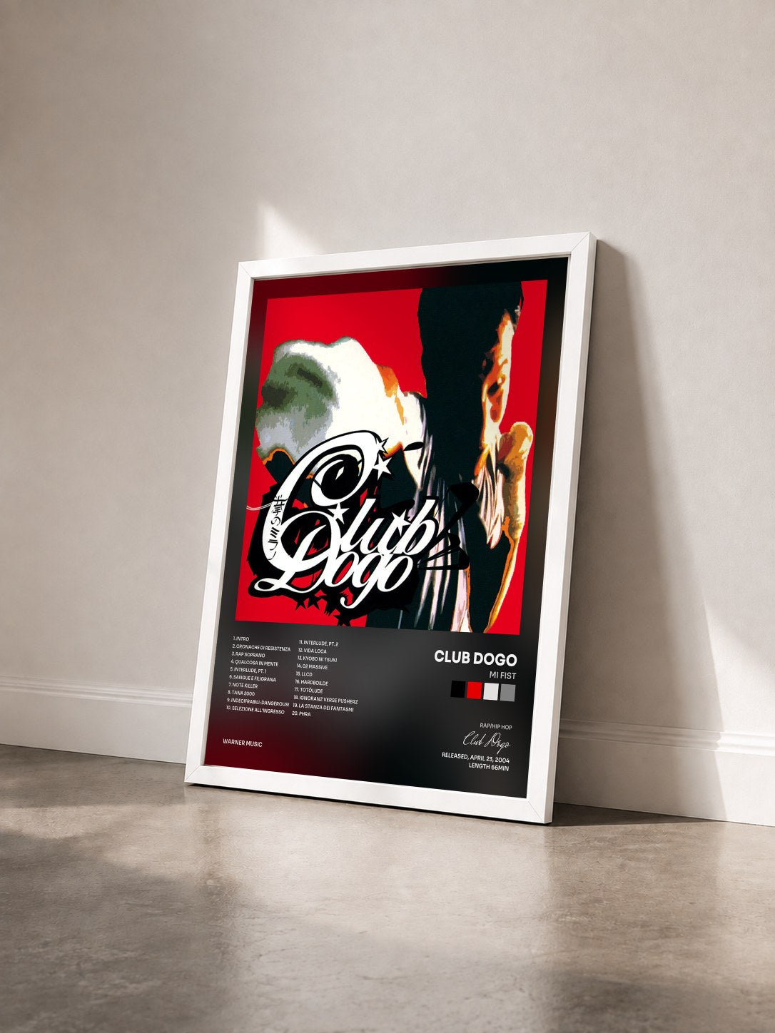 #blanc Tableau de l'album MI Fist de Club Dogo vu de trois quarts, cadre blanc