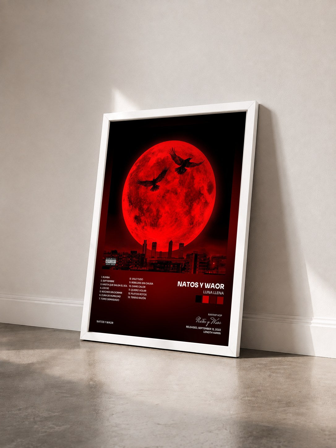 #blanc Tableau de l'album Luna llena de Natos y Waor vu de trois quarts, cadre blanc