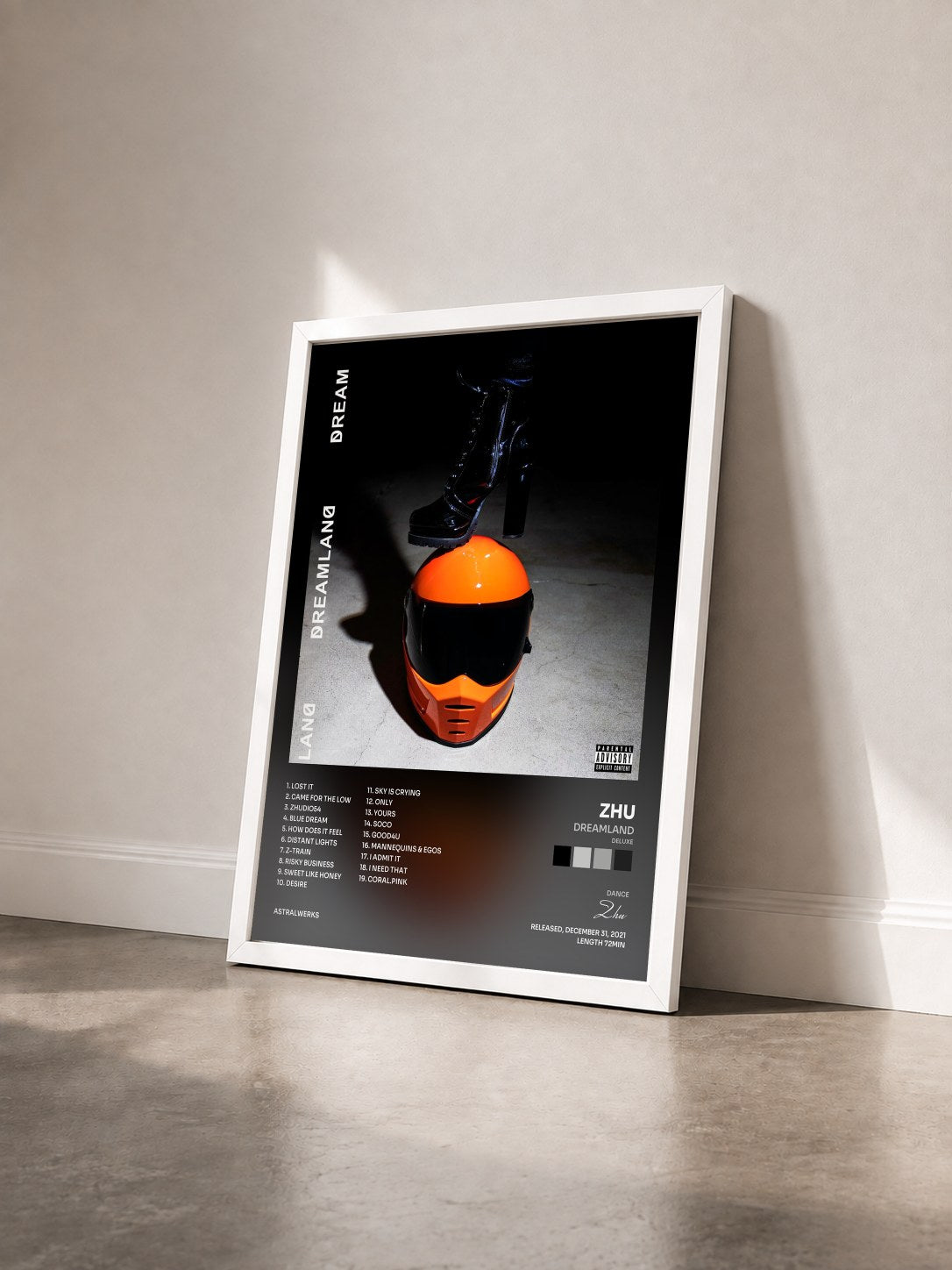 #blanc Tableau de l'album DREAMLAND (DELUXE) de Zhu vu de trois quarts, cadre blanc