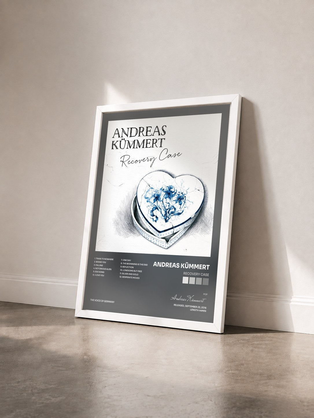#blanc Tableau de l'album Recovery Case de Andreas Kümmert vu de trois quarts, cadre blanc