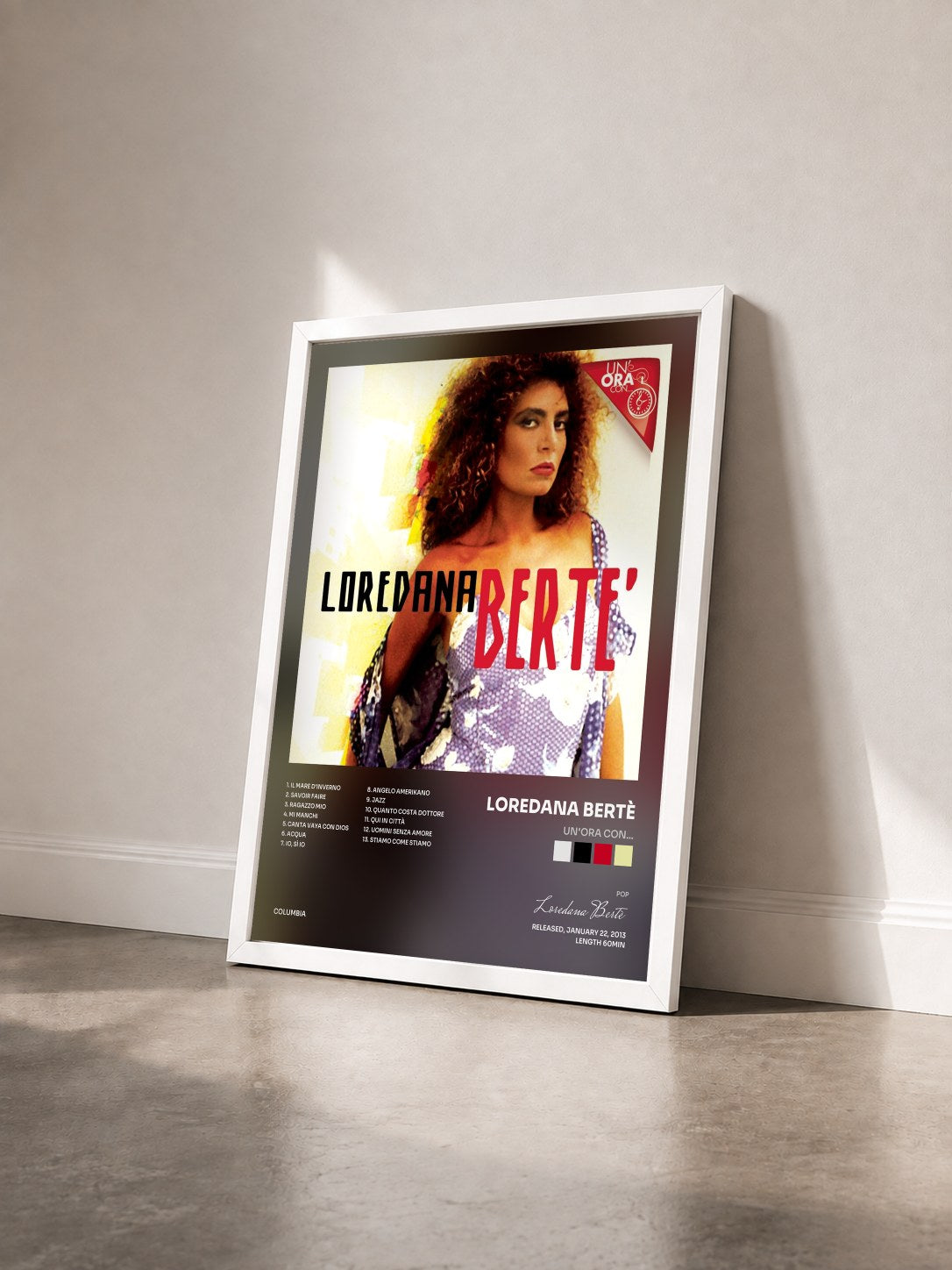 #blanc Tableau de l'album Un'ora con... de Loredana Bertè vu de trois quarts, cadre blanc