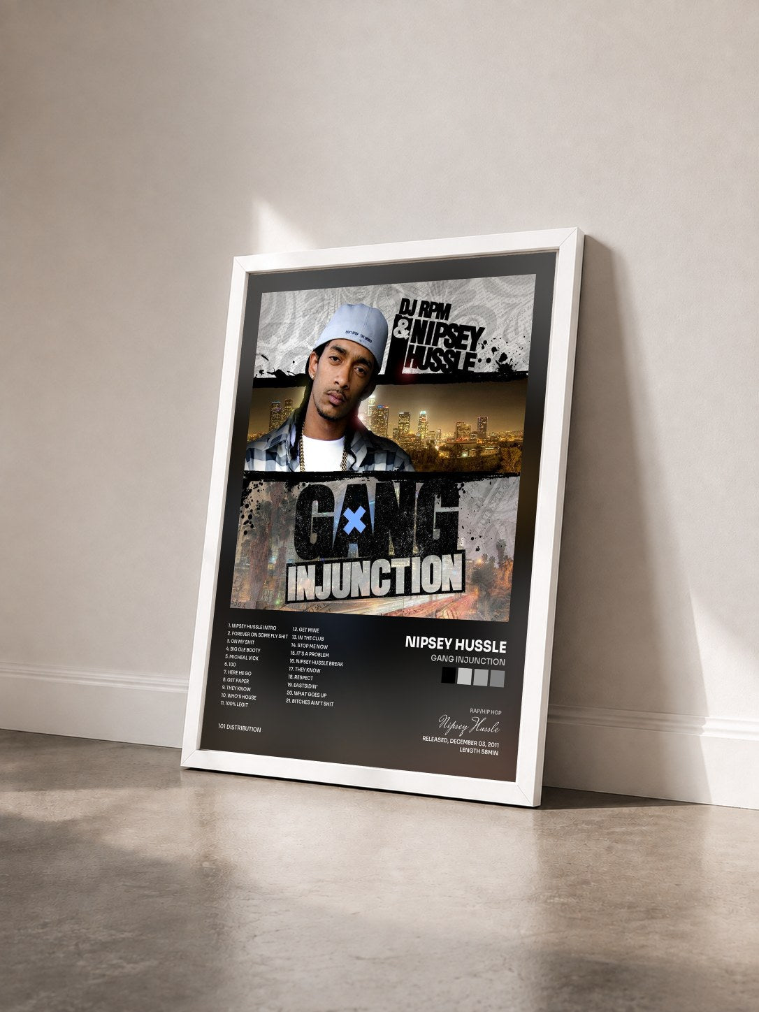 #blanc Tableau de l'album Gang Injunction de Nipsey Hussle vu de trois quarts, cadre blanc