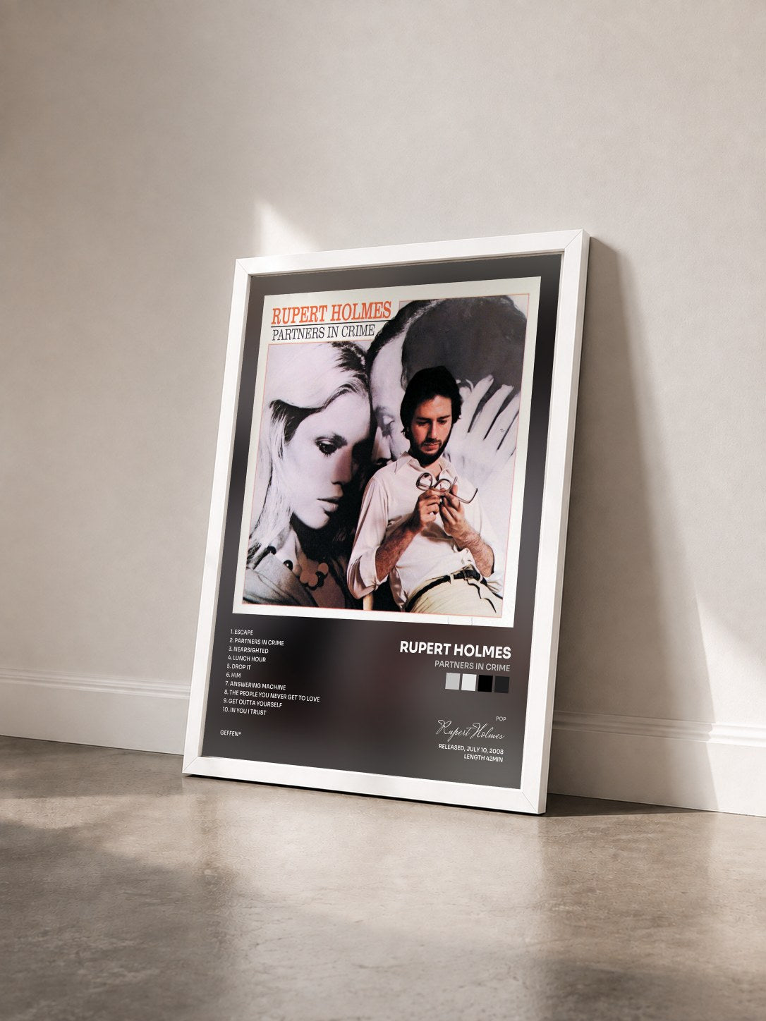 #blanc Tableau de l'album Partners In Crime de Rupert Holmes vu de trois quarts, cadre blanc