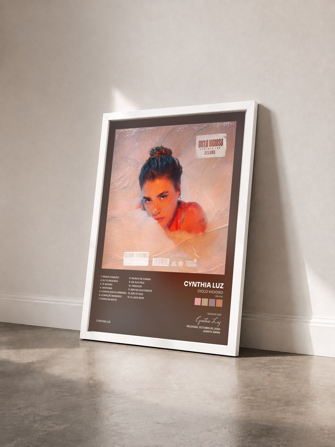 #blanc Tableau de l'album Ciclo Vicioso (Deluxe) de Cynthia Luz vu de trois quarts, cadre blanc