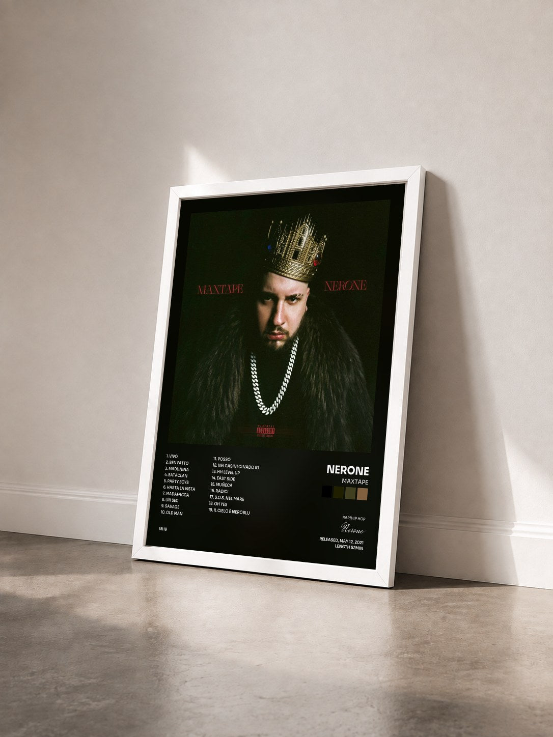 #blanc Tableau de l'album MAXTAPE de Nerone vu de trois quarts, cadre blanc