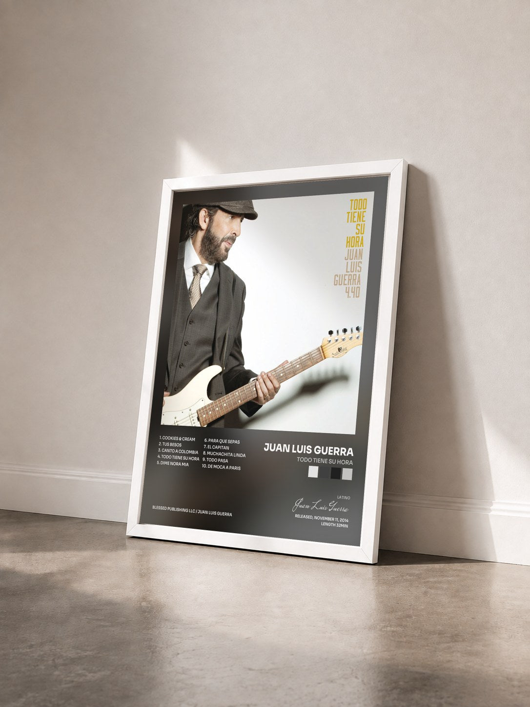 #blanc Tableau de l'album Todo Tiene Su Hora de Juan Luis Guerra vu de trois quarts, cadre blanc