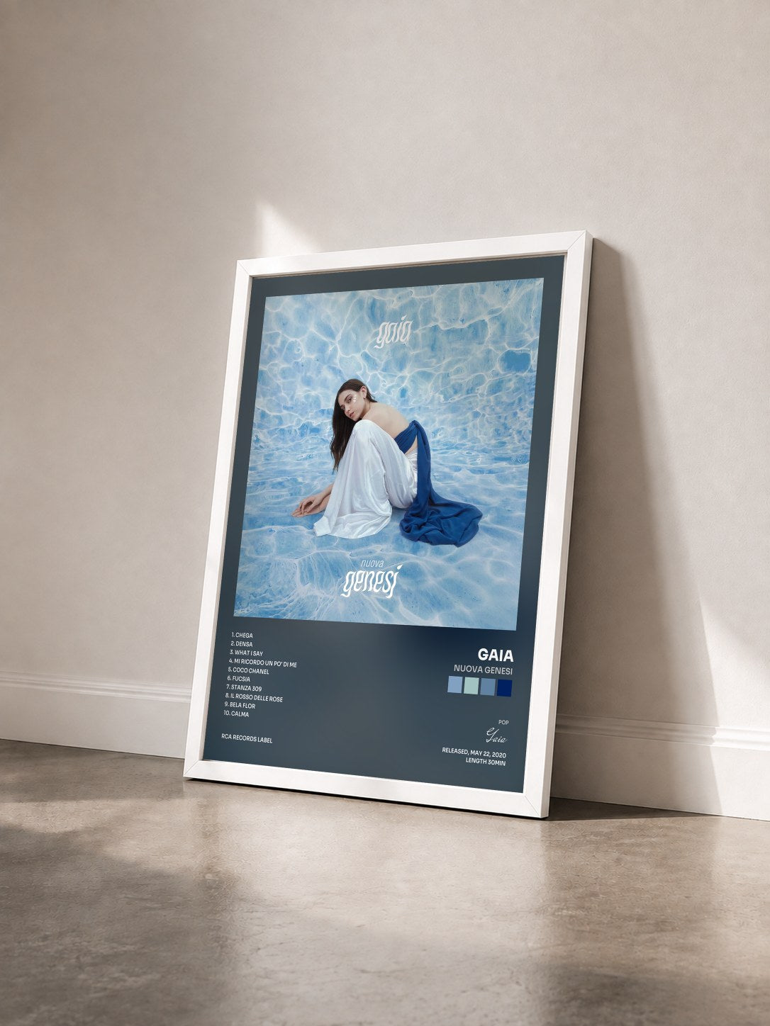 #blanc Tableau de l'album Nuova Genesi de Gaia vu de trois quarts, cadre blanc
