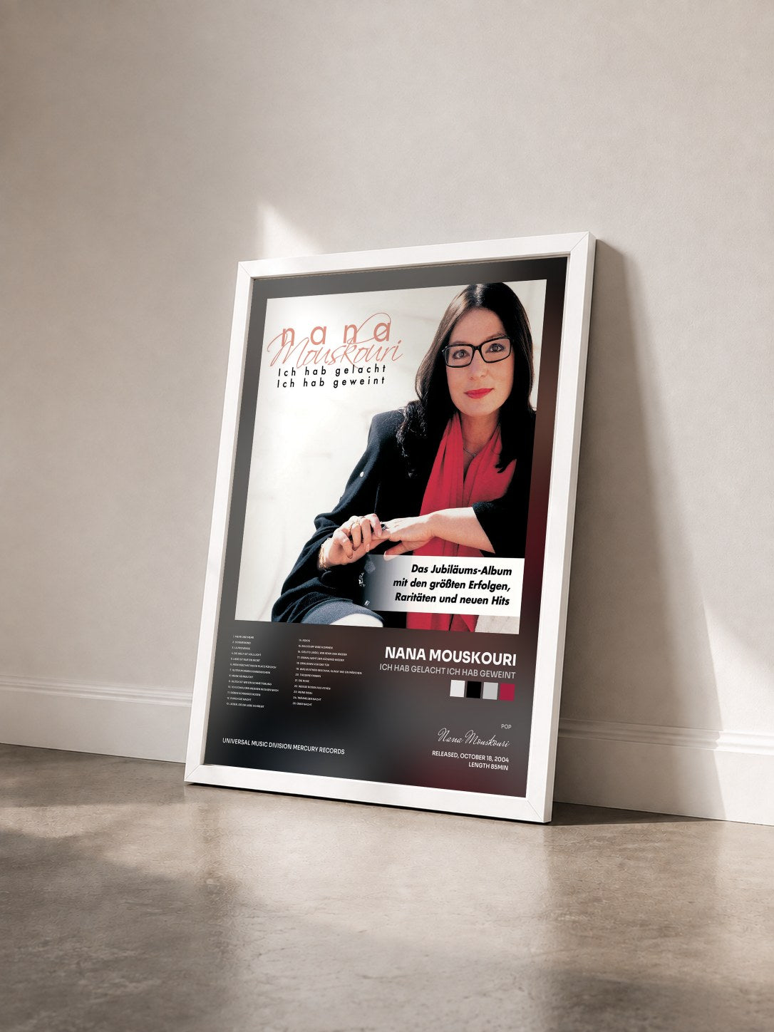 #blanc Tableau de l'album Ich Hab Gelacht Ich Hab Geweint de Nana Mouskouri vu de trois quarts, cadre blanc