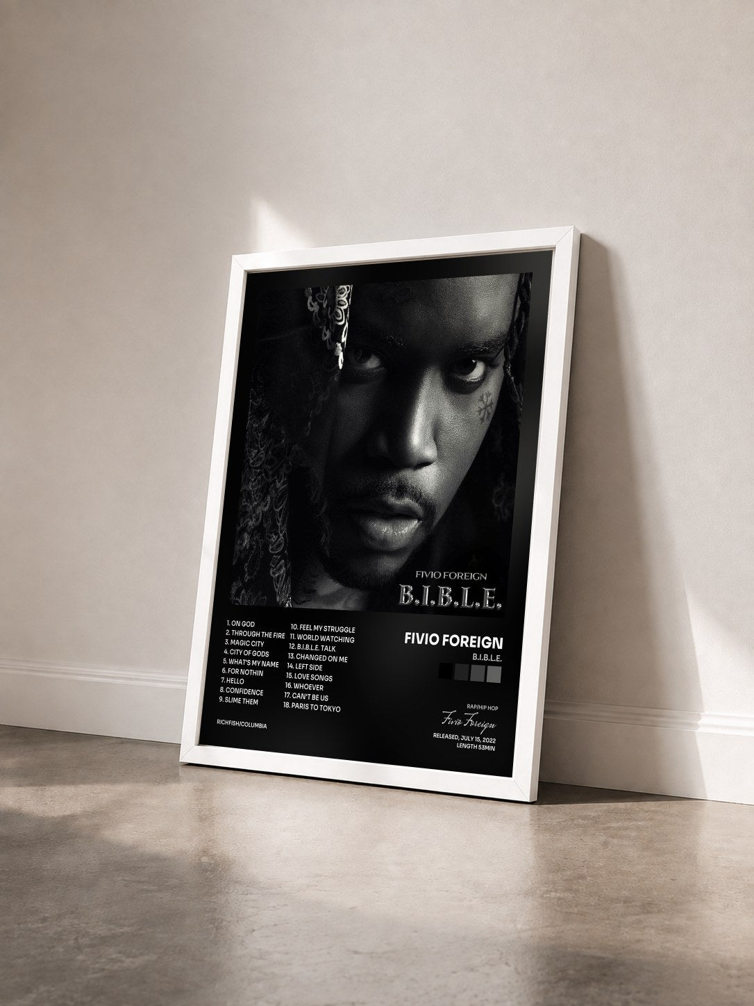 #blanc Tableau de l'album B.I.B.L.E. de Fivio Foreign vu de trois quarts, cadre blanc