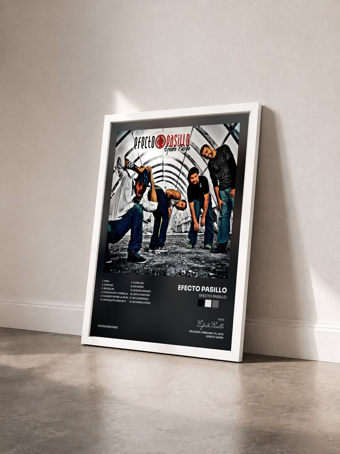 #blanc Tableau de l'album Efecto Pasillo de Efecto Pasillo vu de trois quarts, cadre blanc