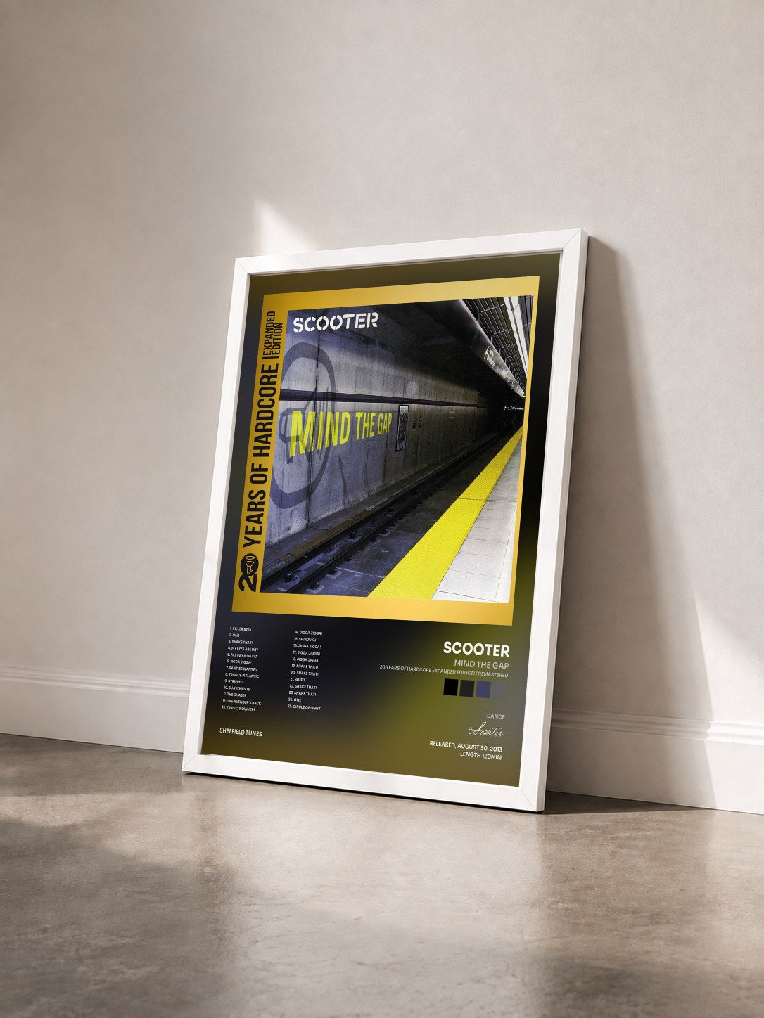#blanc Tableau de l'album Mind The Gap (20 Years Of Hardcore Expanded Edition / Remastered) de Scooter vu de trois quarts, cadre blanc