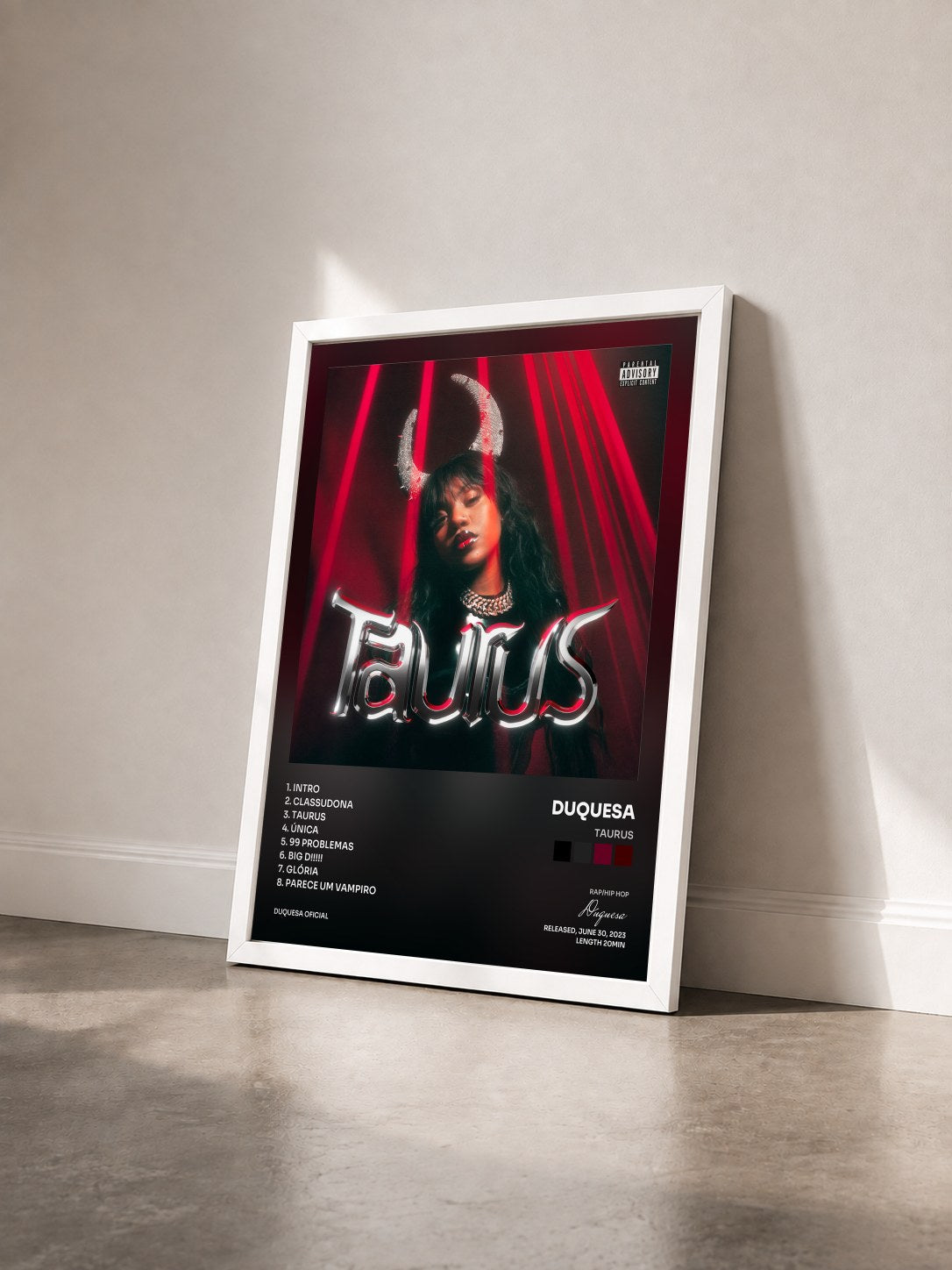 #blanc Tableau de l'album TAURUS de Duquesa vu de trois quarts, cadre blanc