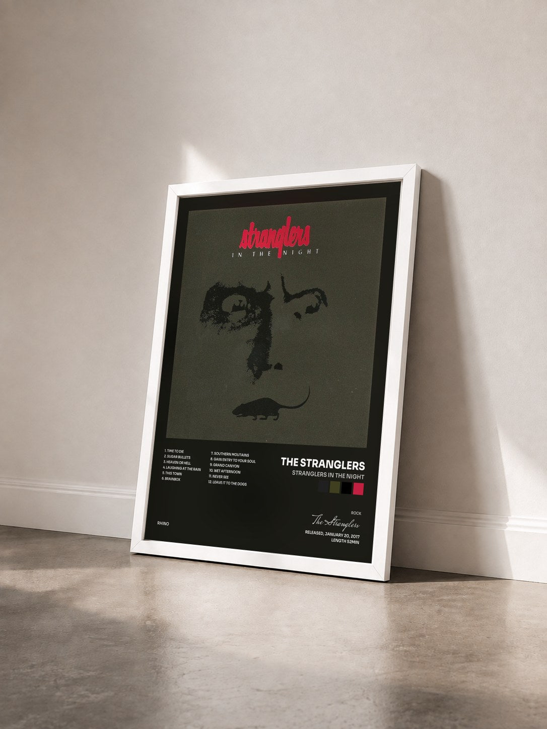 #blanc Tableau de l'album Stranglers in the Night de The Stranglers vu de trois quarts, cadre blanc