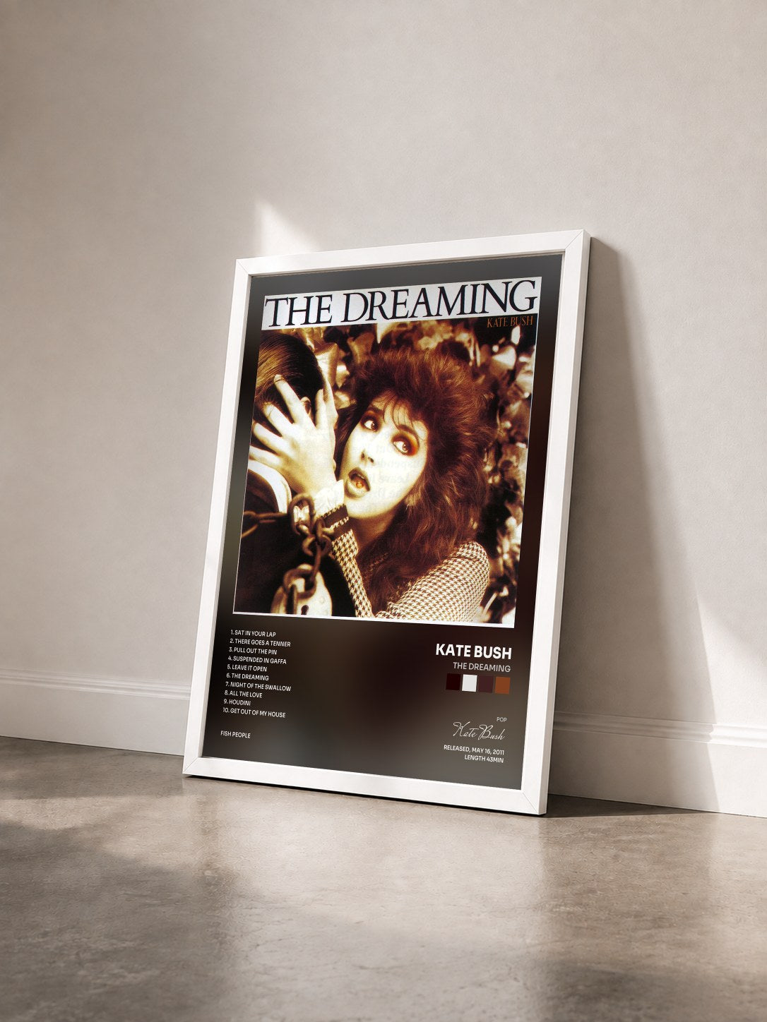 #blanc Tableau de l'album The Dreaming de Kate Bush vu de trois quarts, cadre blanc