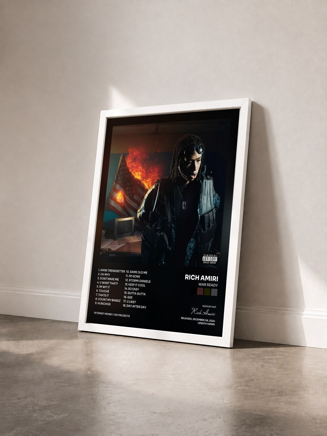 #blanc Tableau de l'album War Ready de Rich Amiri vu de trois quarts, cadre blanc
