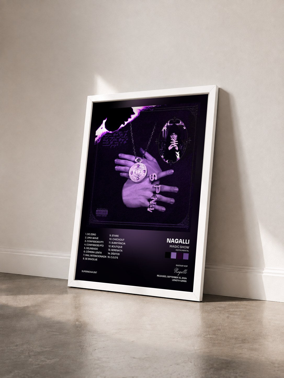 #blanc Tableau de l'album MAGIC SHOW (INSTRUMENTAL) de Nagalli vu de trois quarts, cadre blanc