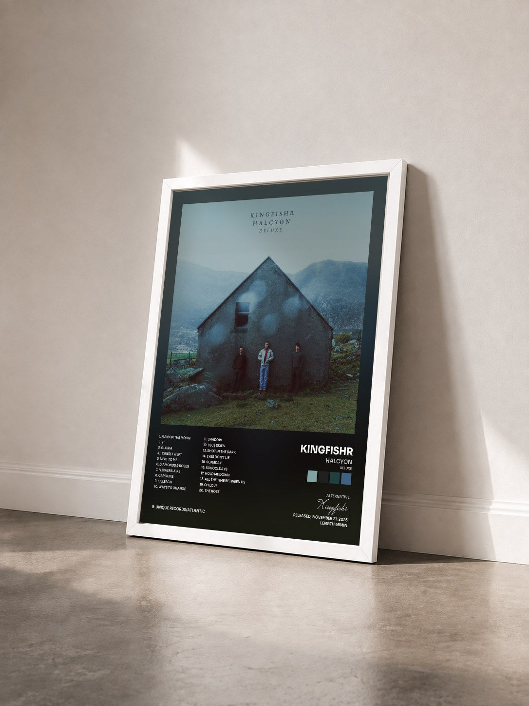 #blanc Tableau de l'album Halcyon (Deluxe) de Kingfishr vu de trois quarts, cadre blanc