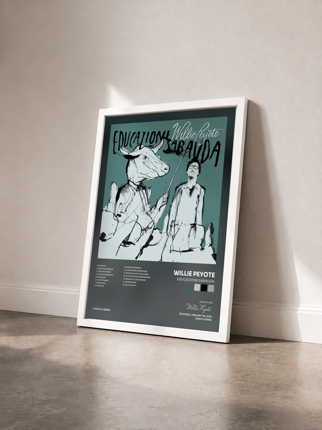 #blanc Tableau de l'album Educazione sabauda de Willie Peyote vu de trois quarts, cadre blanc