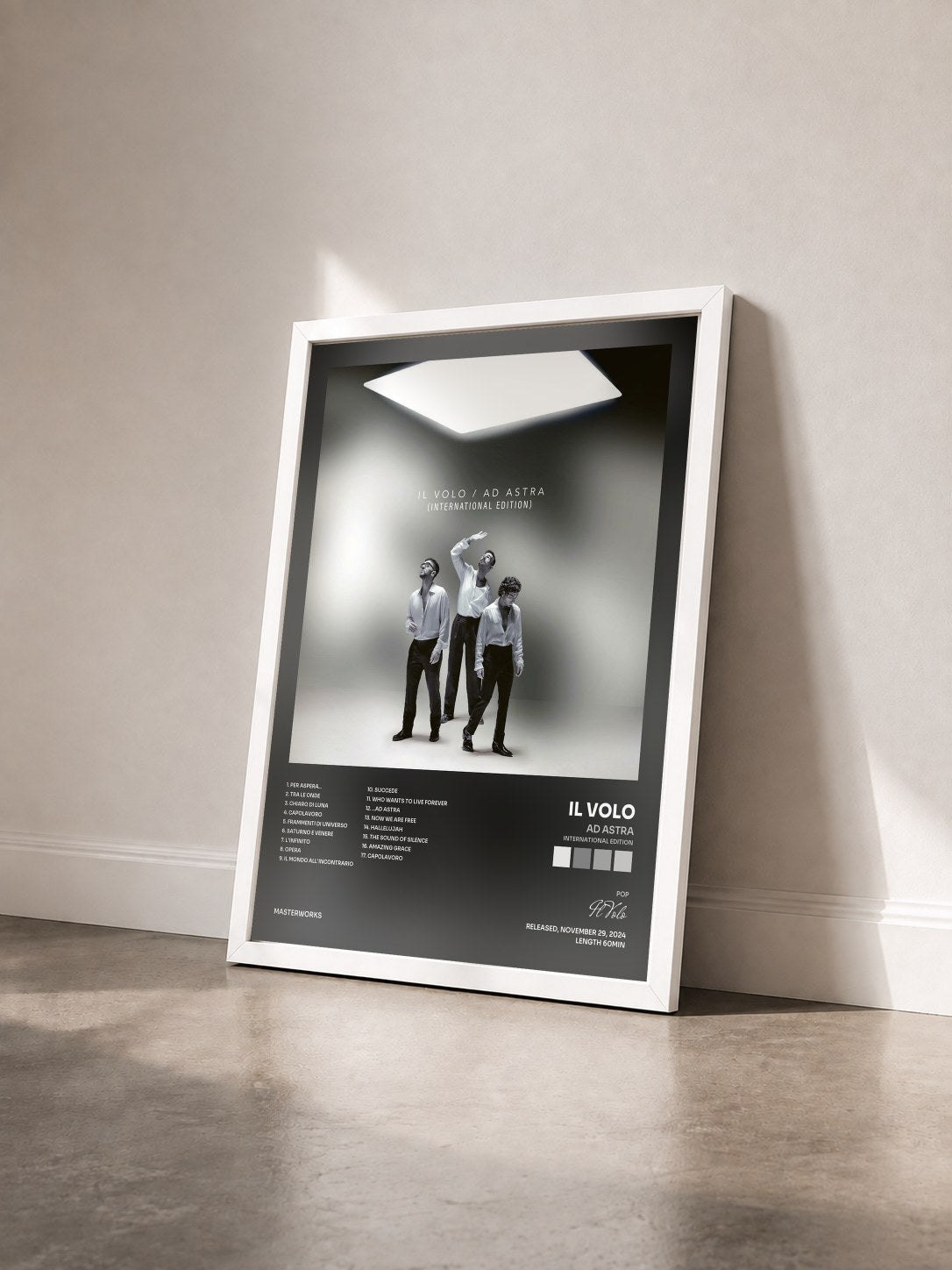 #blanc Tableau de l'album Ad Astra (International Edition) de Il Volo vu de trois quarts, cadre blanc