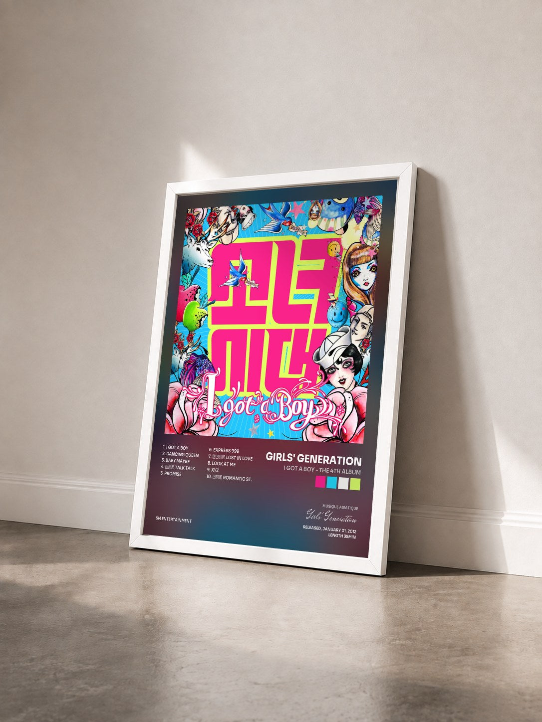 #blanc Tableau de l'album I GOT A BOY - The 4th Album de Girls' Generation vu de trois quarts, cadre blanc