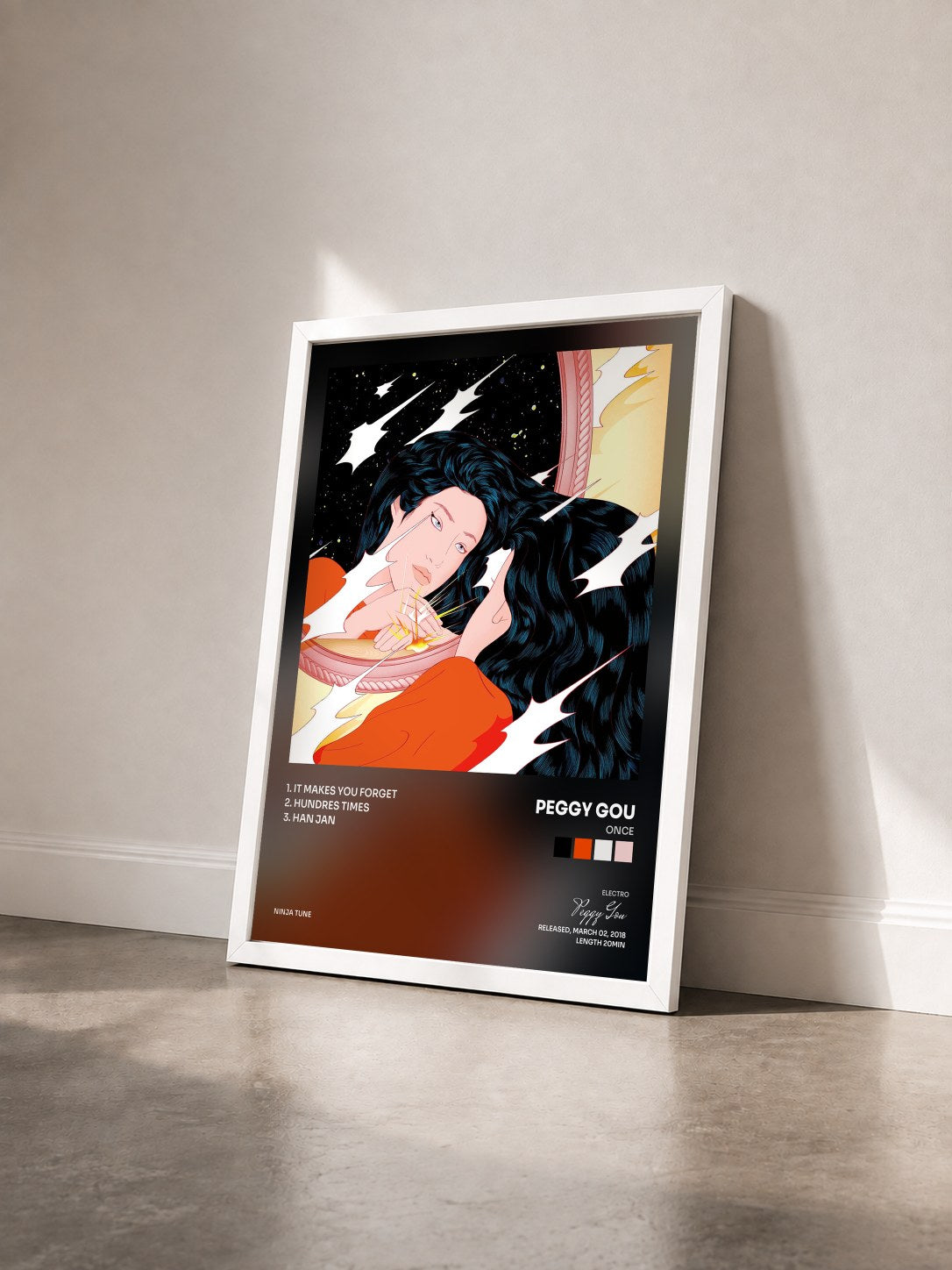 #blanc Tableau de l'album Once de Peggy Gou vu de trois quarts, cadre blanc