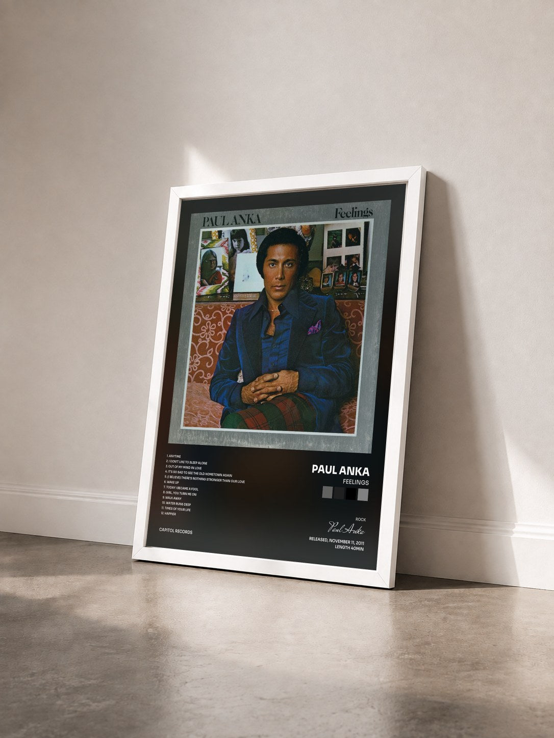 #blanc Tableau de l'album Feelings de Paul Anka vu de trois quarts, cadre blanc