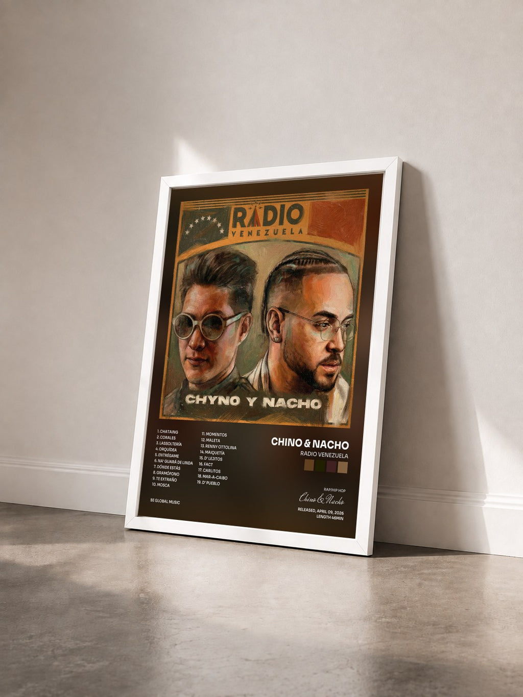 #blanc Tableau de l'album RADIO VENEZUELA de Chino & Nacho vu de trois quarts, cadre blanc