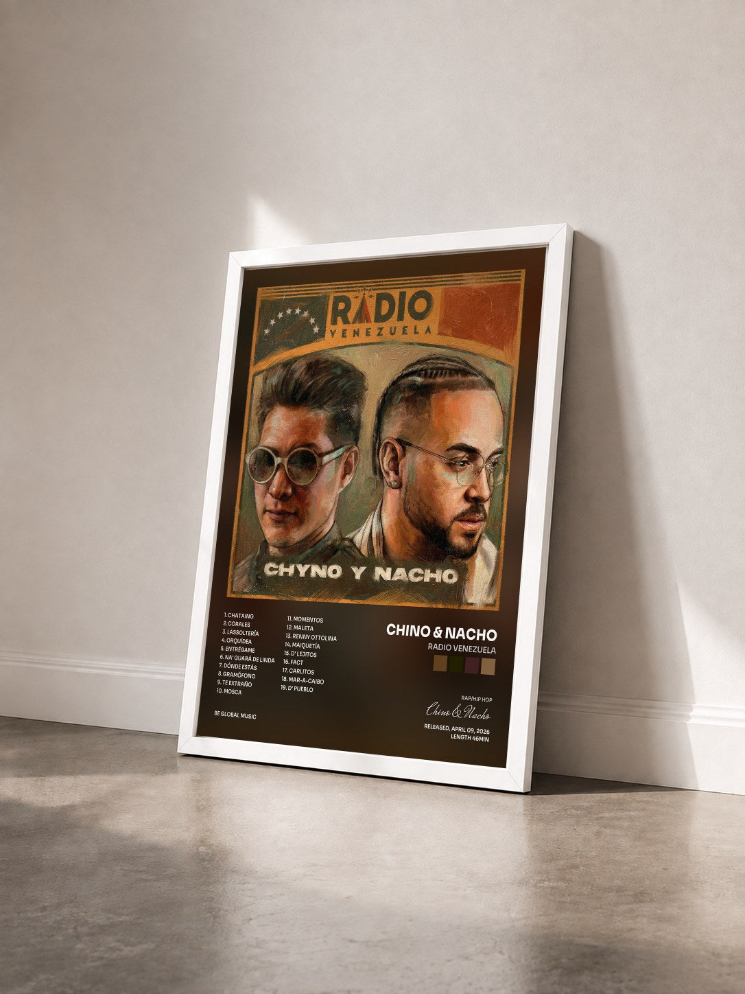 #blanc Tableau de l'album RADIO VENEZUELA de Chino & Nacho vu de trois quarts, cadre blanc