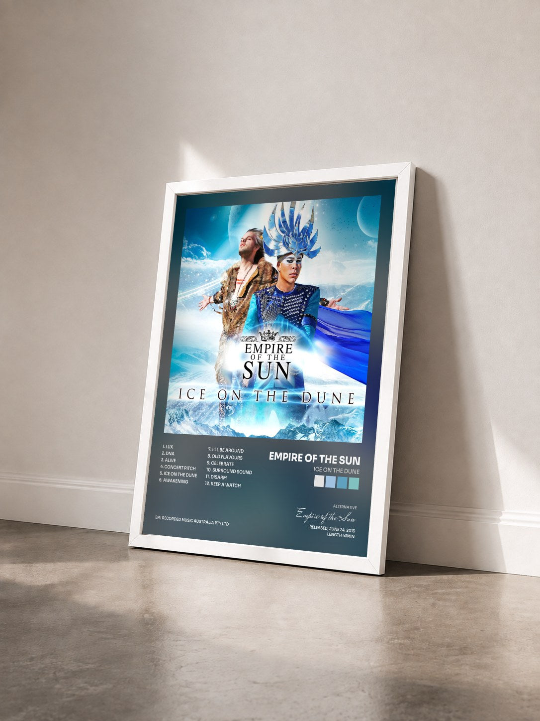 #blanc Tableau de l'album Ice On The Dune de Empire of the Sun vu de trois quarts, cadre blanc
