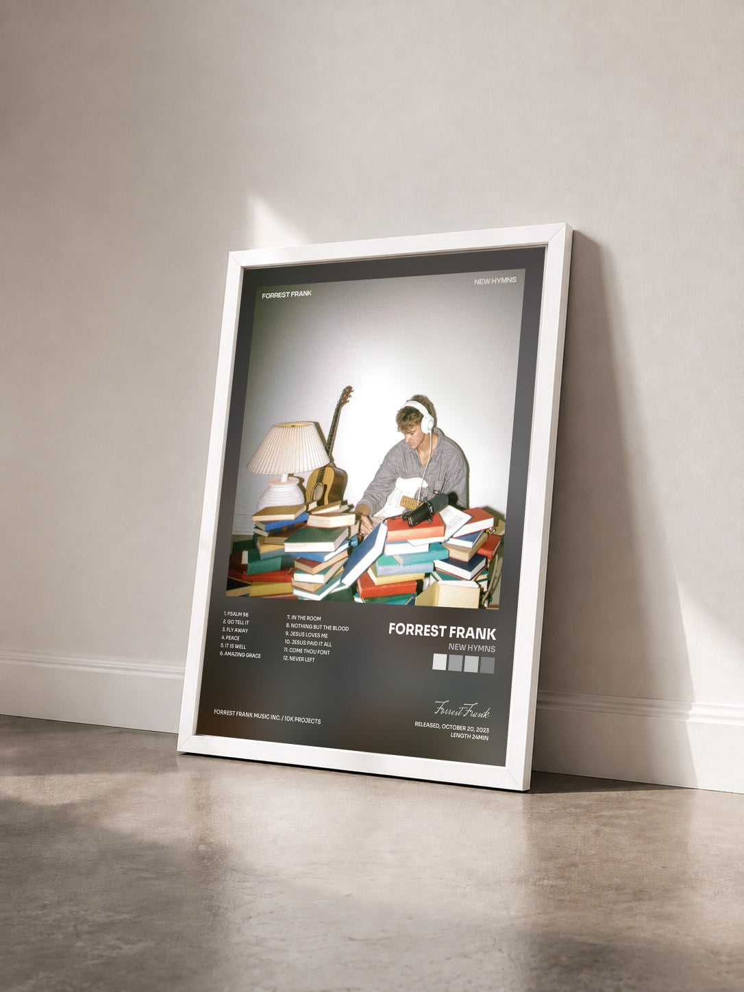 #blanc Tableau de l'album New Hymns de Forrest Frank vu de trois quarts, cadre blanc