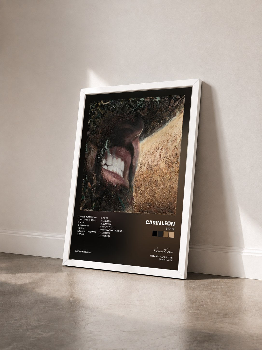 #blanc Tableau de l'album MUDA de Carin Leon vu de trois quarts, cadre blanc