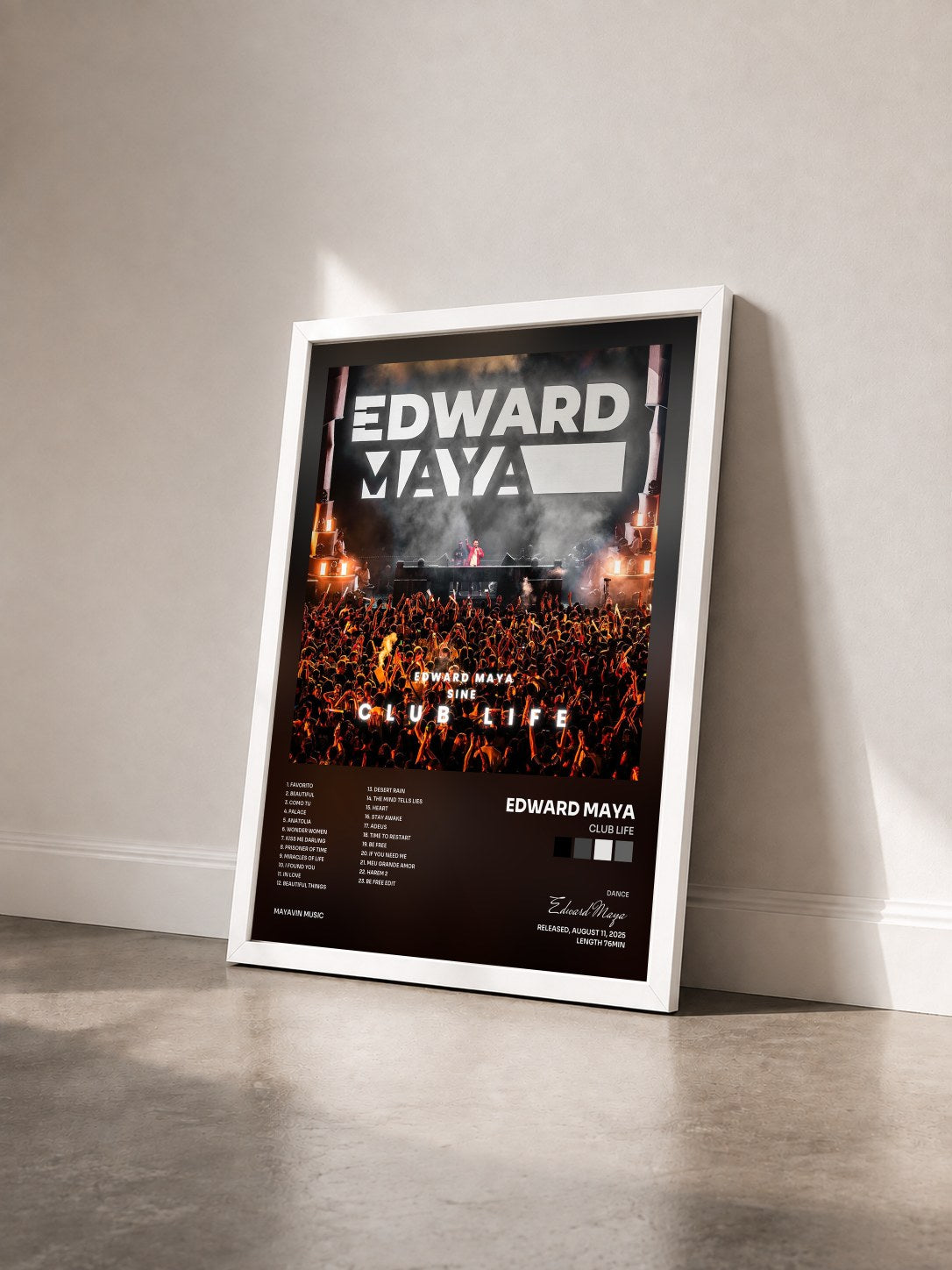 #blanc Tableau de l'album Club Life de Edward Maya vu de trois quarts, cadre blanc