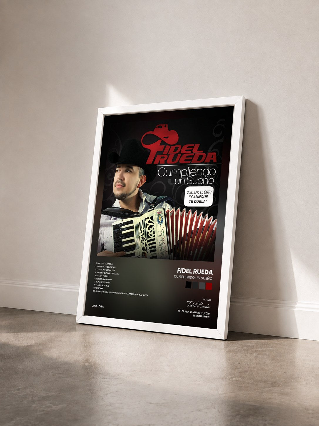 #blanc Tableau de l'album Cumpliendo Un Sueño de Fidel Rueda vu de trois quarts, cadre blanc