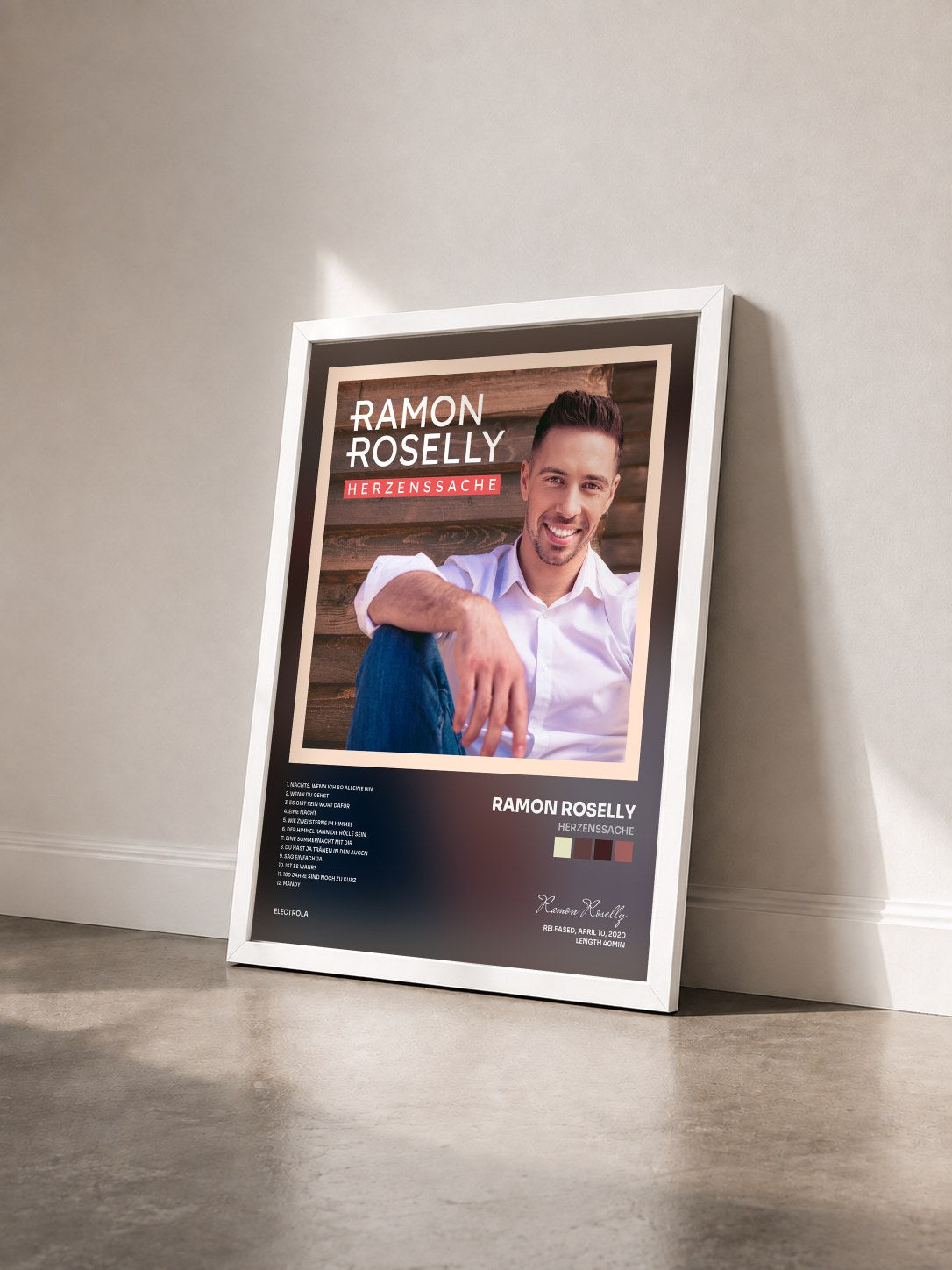 #blanc Tableau de l'album Herzenssache de Ramon Roselly vu de trois quarts, cadre blanc