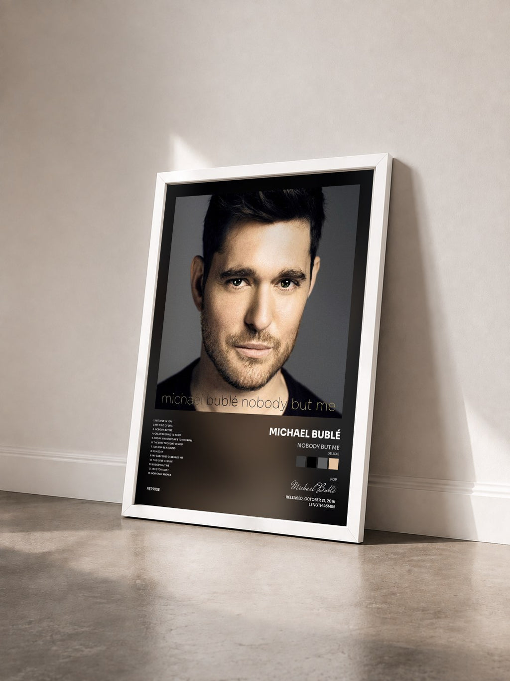 #blanc Tableau de l'album Nobody but Me (Deluxe) de Michael Bublé vu de trois quarts, cadre blanc