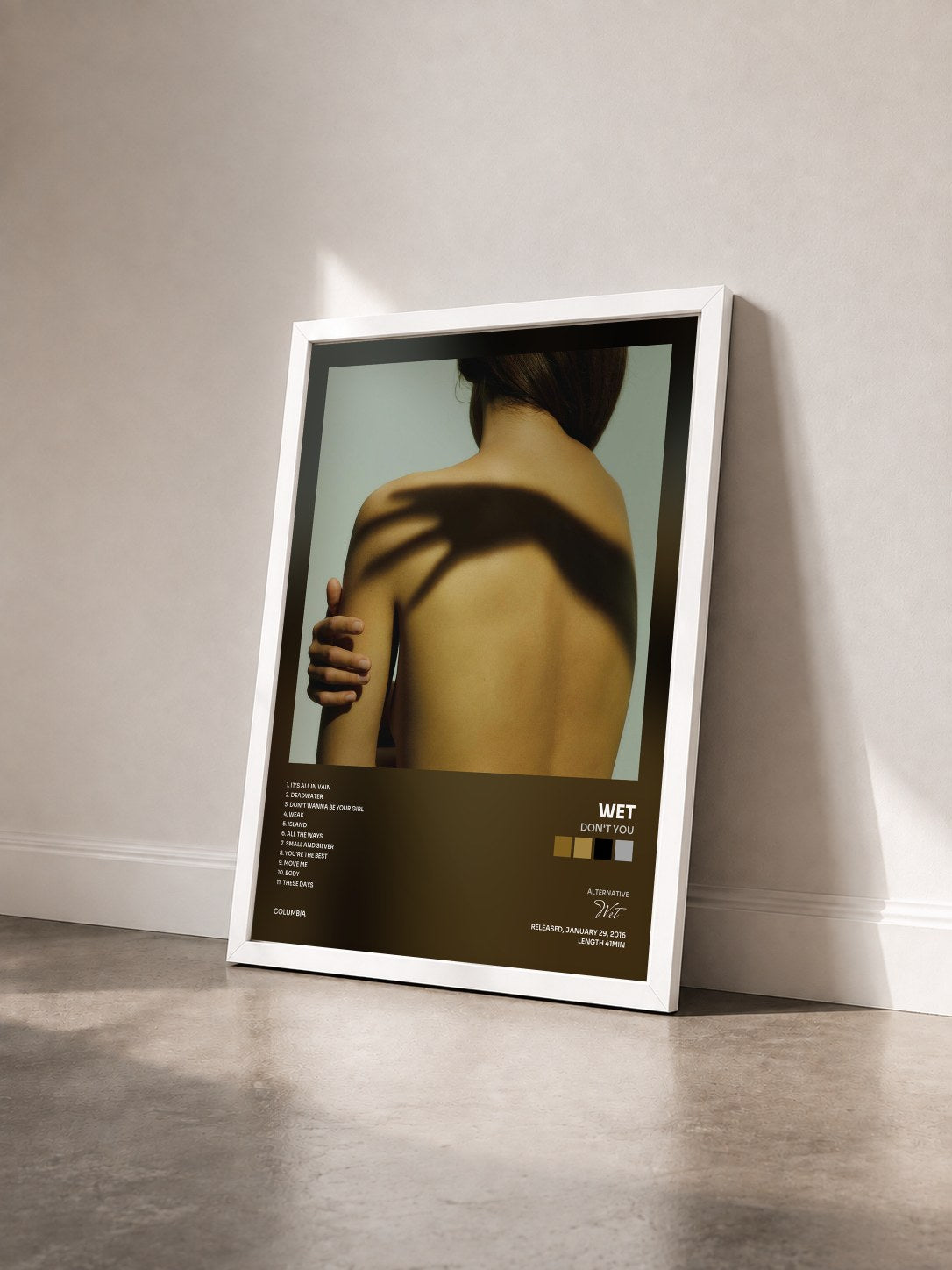 #blanc Tableau de l'album Don't You de Wet vu de trois quarts, cadre blanc