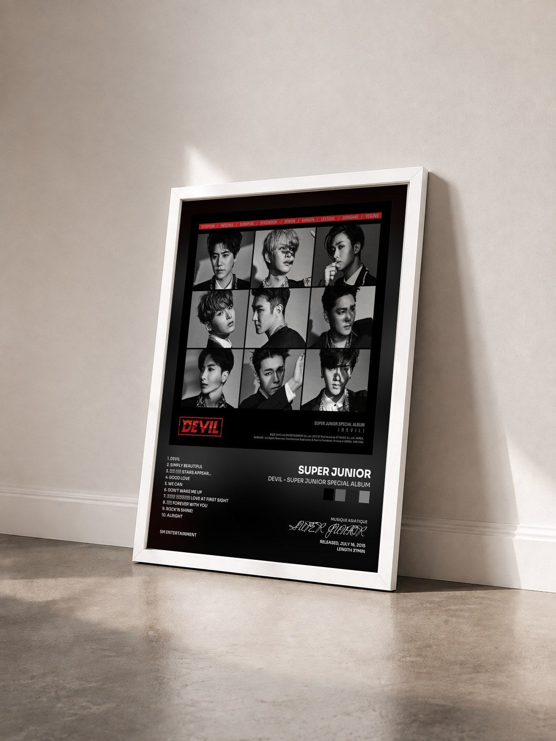 #blanc Tableau de l'album DEVIL - SUPER JUNIOR SPECIAL ALBUM de SUPER JUNIOR vu de trois quarts, cadre blanc