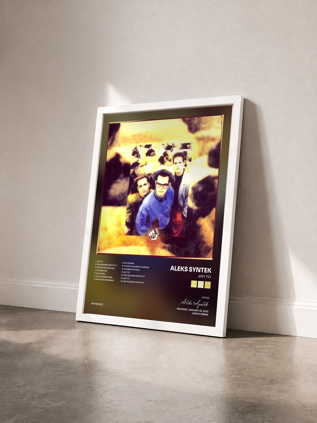 #blanc Tableau de l'album ¡Hey Tú! de Aleks Syntek vu de trois quarts, cadre blanc