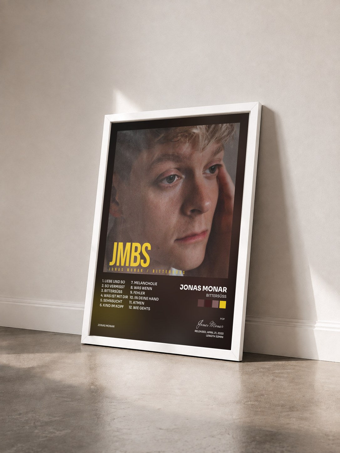 #blanc Tableau de l'album Bittersüss de Jonas Monar vu de trois quarts, cadre blanc
