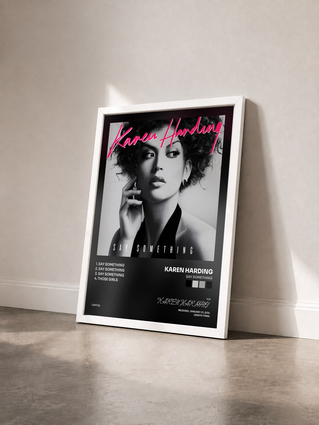 #blanc Tableau de l'album Say Something de KAREN HARDING vu de trois quarts, cadre blanc