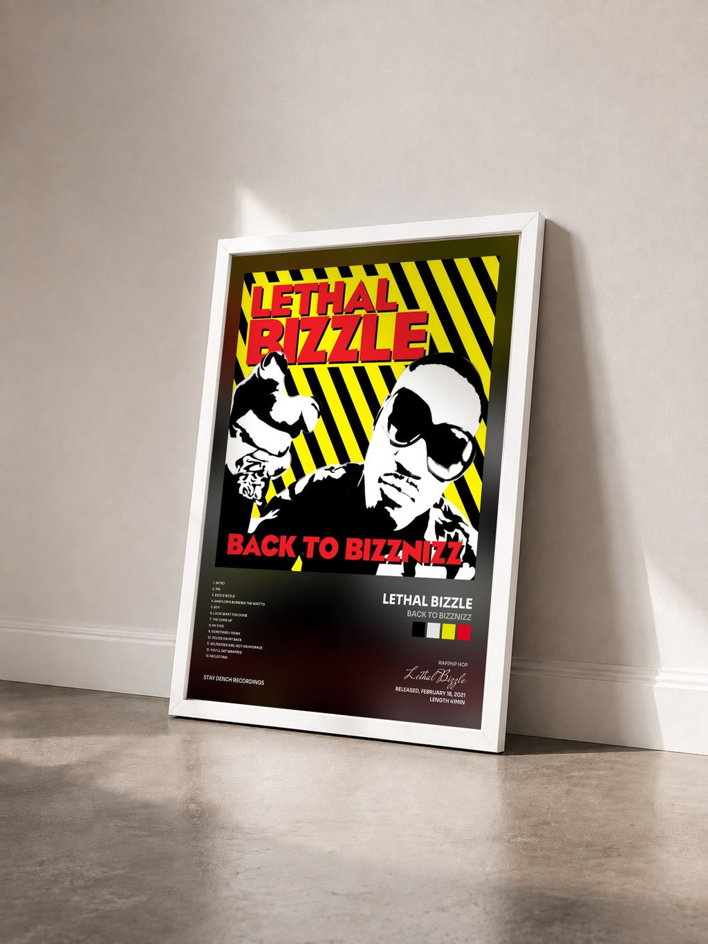 #blanc Tableau de l'album Back to Bizznizz de Lethal Bizzle vu de trois quarts, cadre blanc