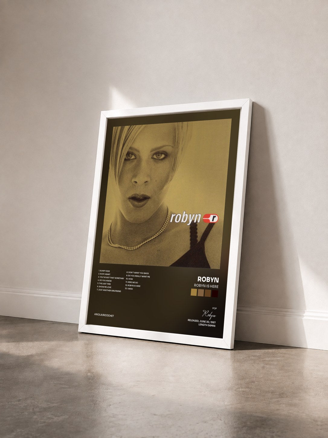 #blanc Tableau de l'album Robyn Is Here de Robyn vu de trois quarts, cadre blanc